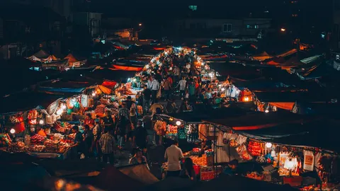 When Everyone Knows Everything: Competing When Knowledge Has No Price