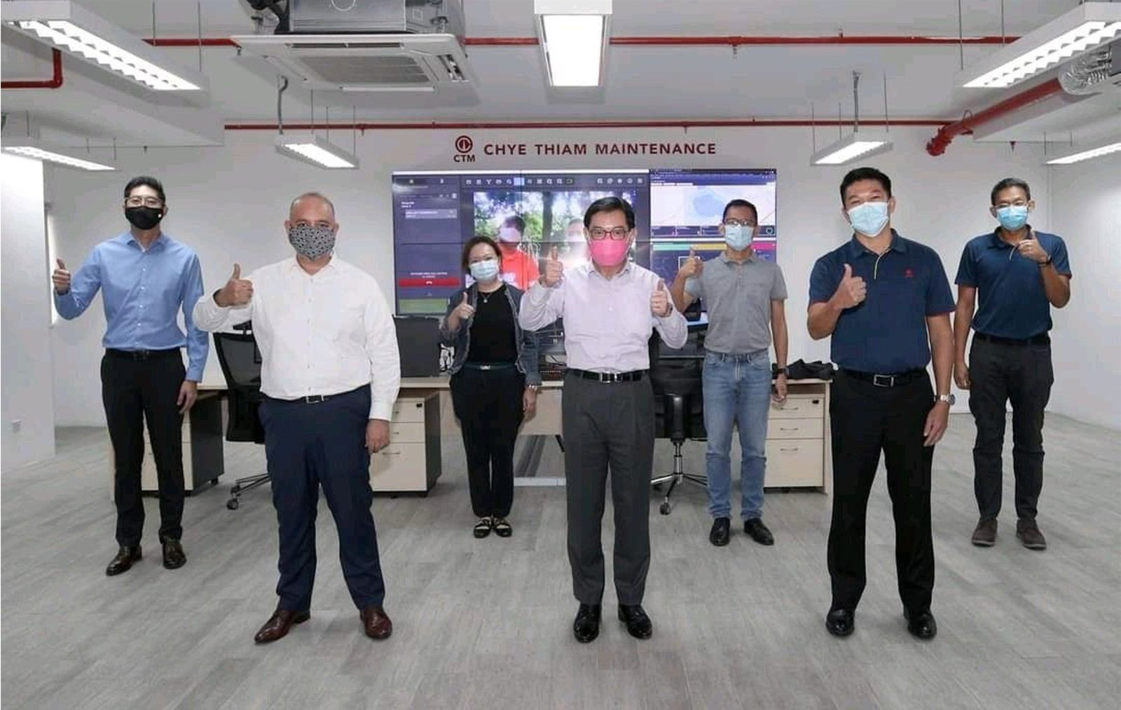 Deputy Prime Minister Heng Swee Keat visiting the Chye Thiam Maintenance operations team